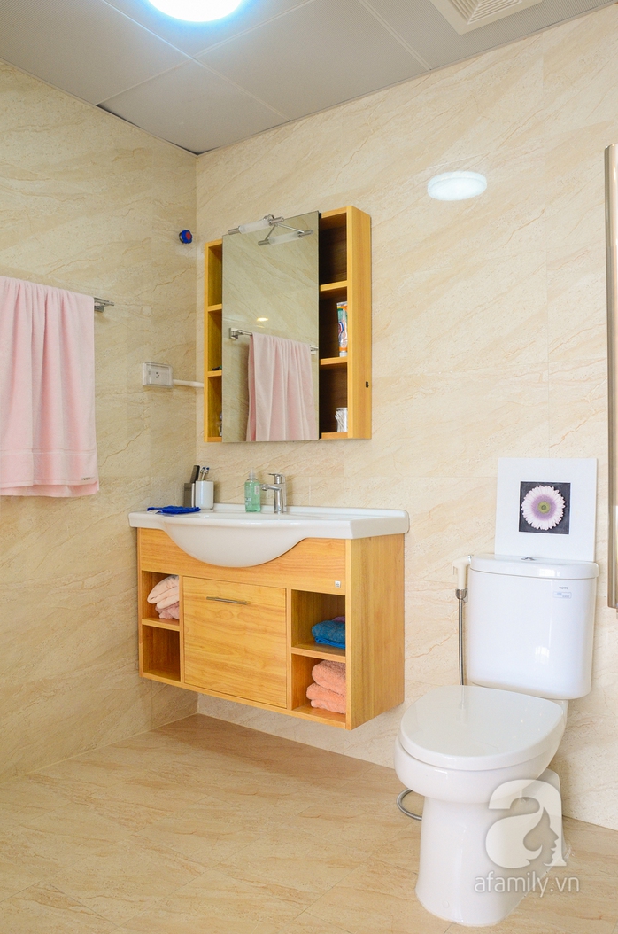 Nhà vệ sinh gọn gàng tông màu nhã, sạch sẽ