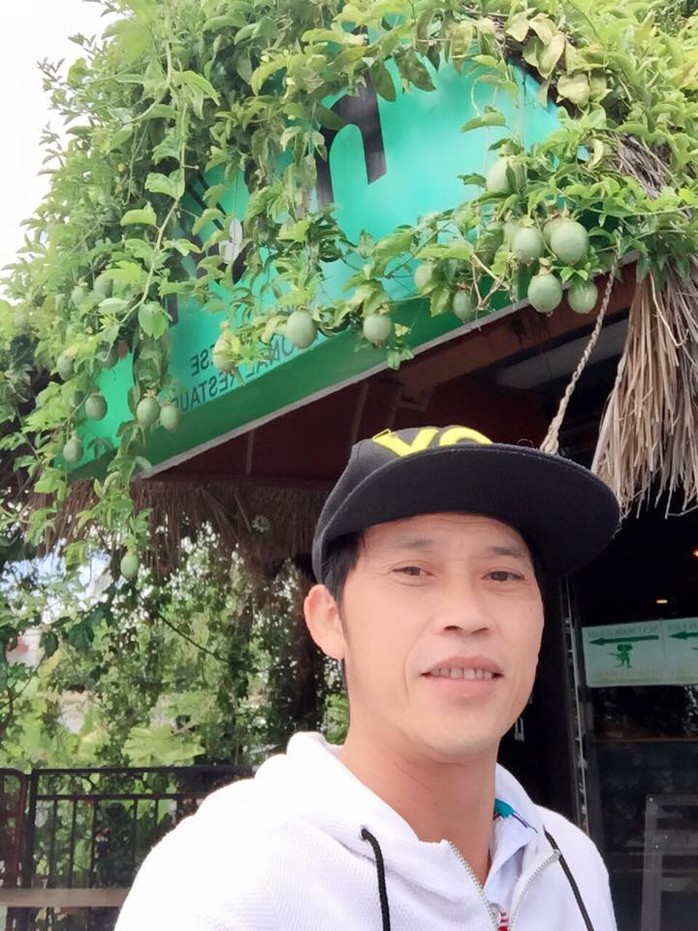 Hoài Linh khoe hình chụp tại nhà hàng của Việt Hương và Hoài Tâm