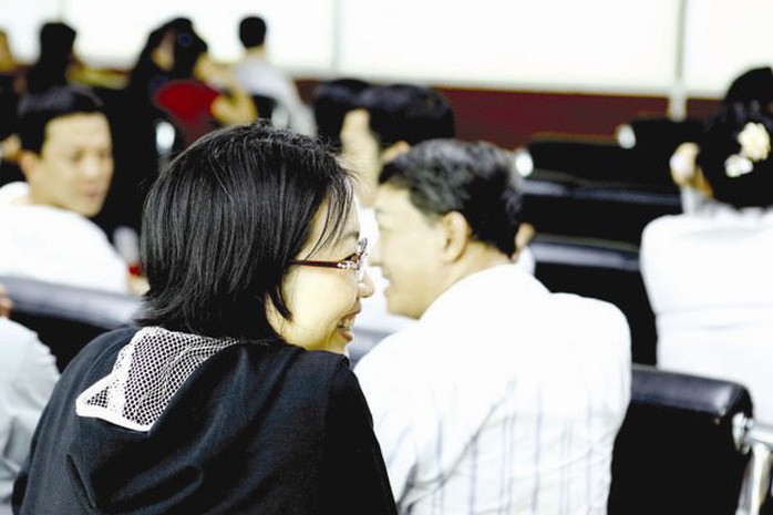 Nhà đầu tư trên sàn chứng khoán. Nhà đầu tư trên sàn chứng khoán.