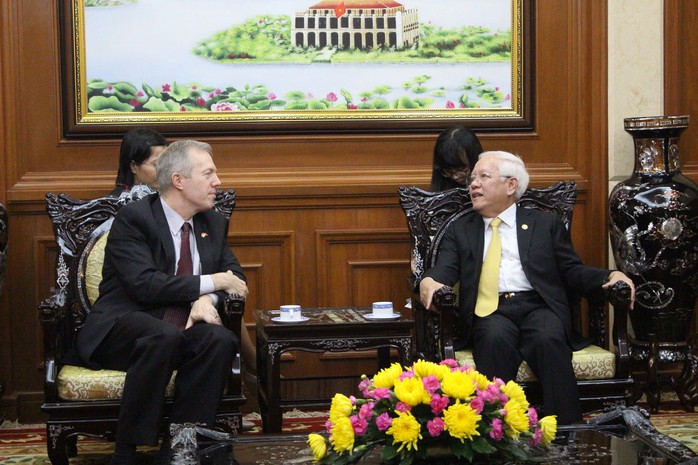Chủ tịch UBND TP HCM Lê Hoàng Quân (phải) tiếp Đại sứ Mỹ Theodore G. Osius