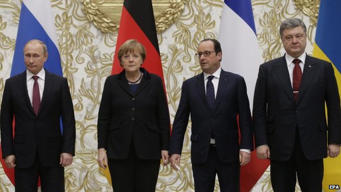 4 nhà lãnh đạo Nga, Đức, Pháp và Ukraine đều tỏ ra căng thẳng. Ảnh: EPA