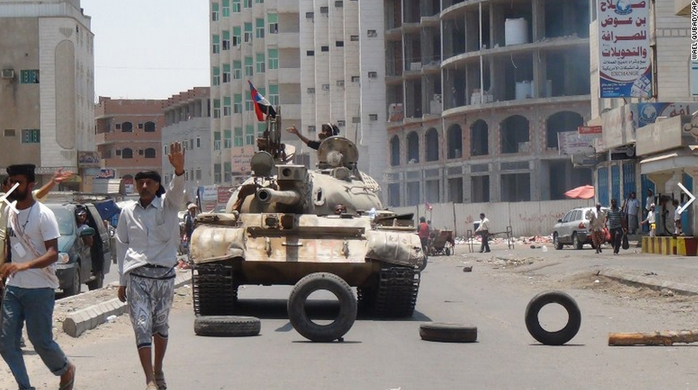 Giao tranh ác liệt đang diễn ra ở TP Aden. Ảnh: AP