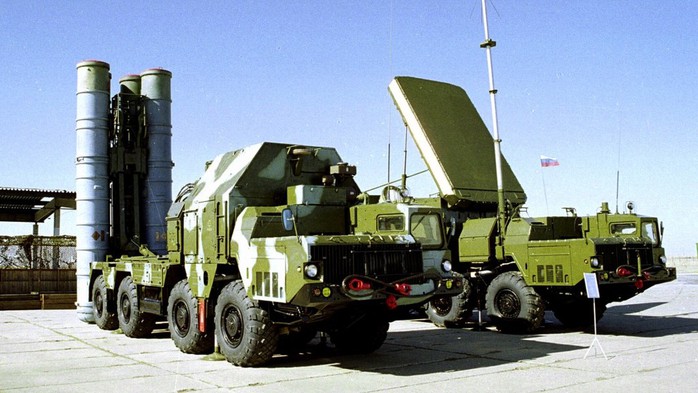 Hệ thống tên lửa phòng thủ S-300 của Nga. Ảnh: AP