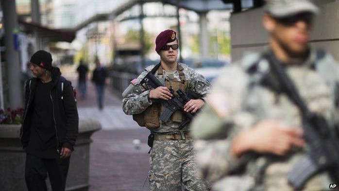 Vệ binh Quốc gia Mỹ tuần tra ở Baltimore. Ảnh: AP