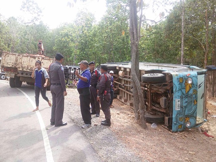 Cảnh sát đang điều tra nguyên nhân vụ tai nạn. Ảnh: Bangkok Post