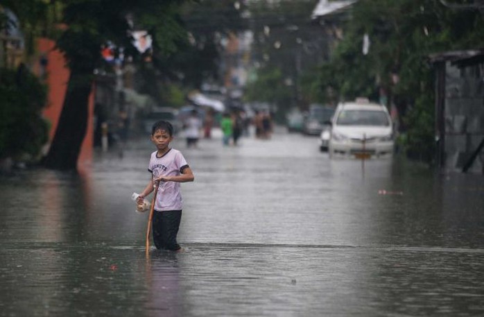 Bão Chan-hom trước đó càn quét đảo Luzon - Philippines khiến 5 người thiệt mạng, bao gồm 3 trẻ em. Ảnh: AP