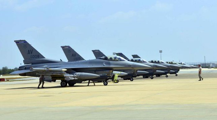 Chiến đấu cơ F-16 của Mỹ được nhìn thấy tại căn cứ không quân Incirlik của Thổ Nhĩ Kỳ hôm 9-8. Ảnh: Reuters