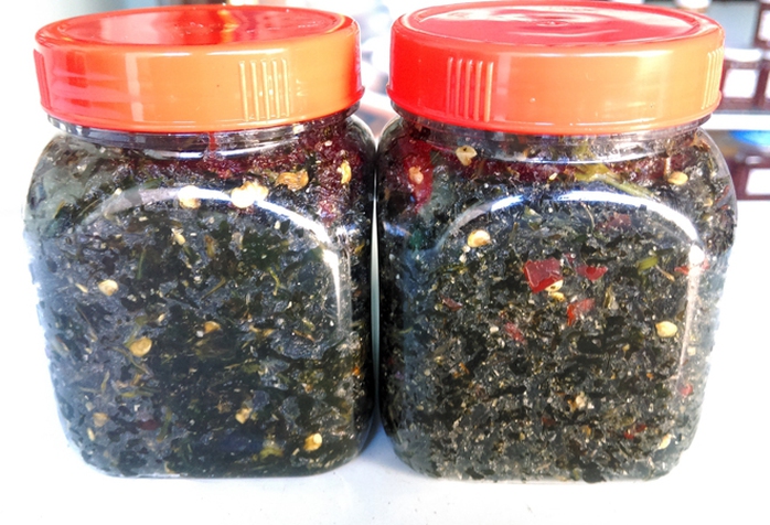 Những đặc sản tự chế biến, đa phần là các món ăn vặt ngày Tết. Những đặc sản tự chế biến, đa phần là các món ăn vặt ngày Tết.