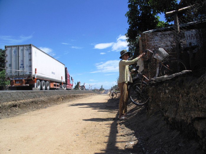Việc thi công Quốc lộ 1 chậm chạp của các nhà thầu khiến giao thông và đời sống của người dân ở tỉnh Phú Yên gặp nhiều khó khăn