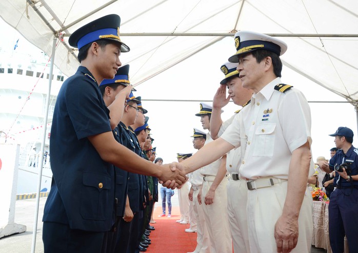 Lực lượng Cảnh sát biển hai nước tại lễ đón tàu JCGS Yashima ở cảng Tiên Sa