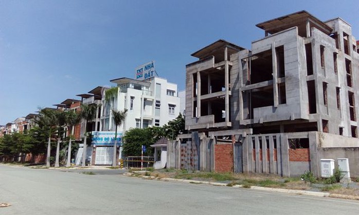 Khu biệt thự hoành tráng của Hà Đô đang là những khối bê tông đen sì.