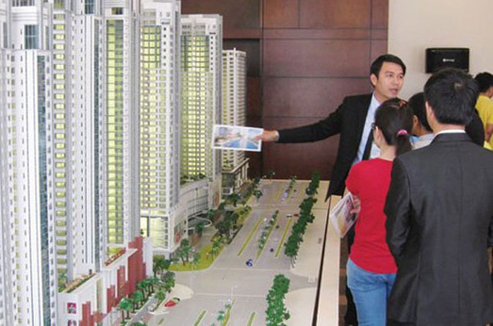 Khách hàng có
quyền từ chối giá chênh nhưng hầu hết đều bất đắc dĩ phải mua nhà với giá cao.