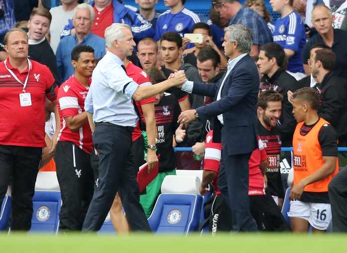 HLV A.Pardew trở thành khắc tinh của Mourinho khi giúp Crystal Palace rồi trước đó là Newcastle thắng Chelsea