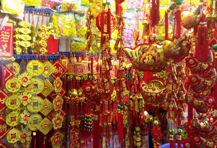 Đủ loại dây treo với màu sắc, kích cỡ khác nhau. Giá bán các mặt hàng này cũng khá cao.