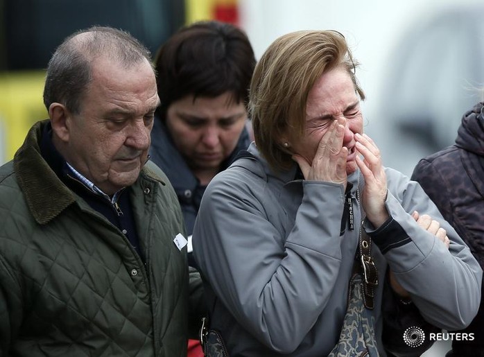 Nước mắt cũng rơi ở Barcelona - Tây Ban Nha. Ảnh: Reuters