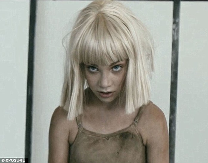 Maddie Ziegler trong các MV của Sia