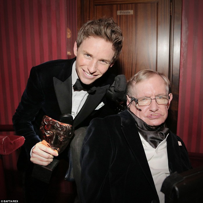 Eddie Redmayne và Stephen Hawking