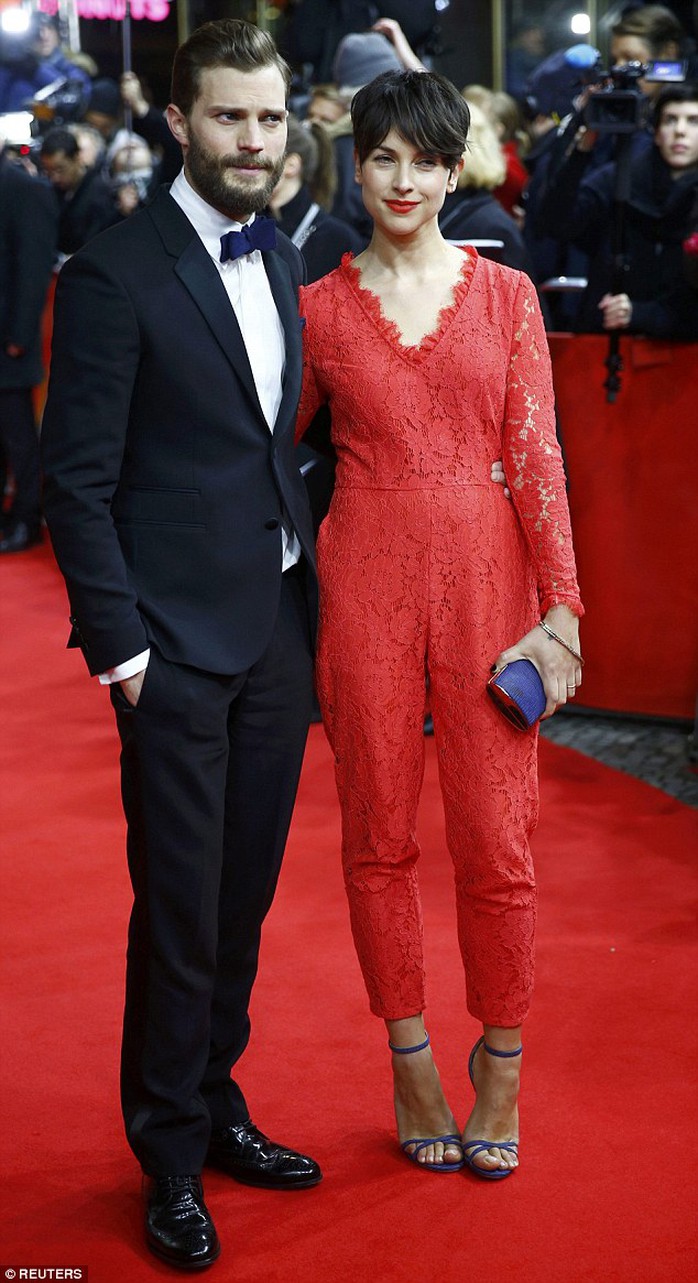 Jamie Dornan đi cùng với vợ Amelia Warner