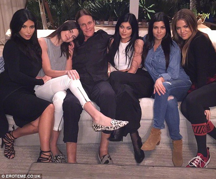 Bruce Jenner thổ lộ chuyện chuyển giới cùng các cô con gái
