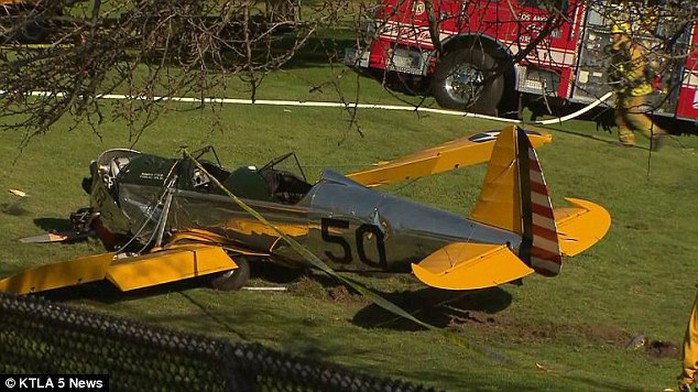 Chiếc máy bay Harrison Ford lái đâm xuống sân golf