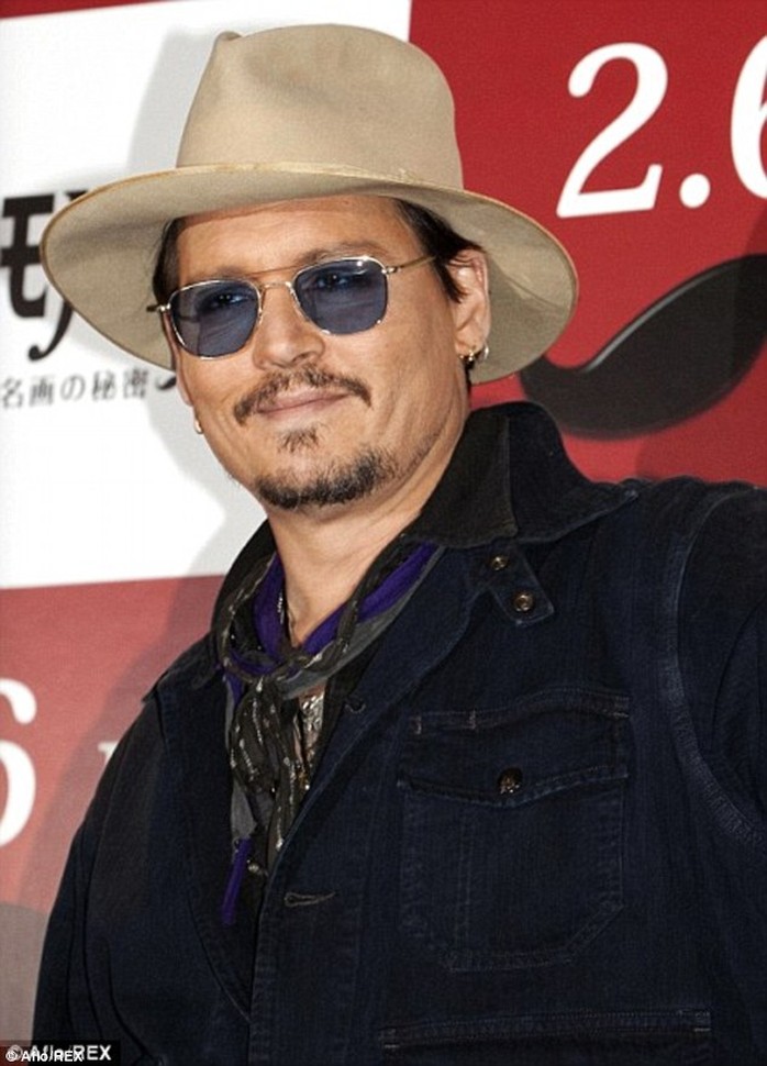 Johnny Depp bay về Mỹ phẫu thuật