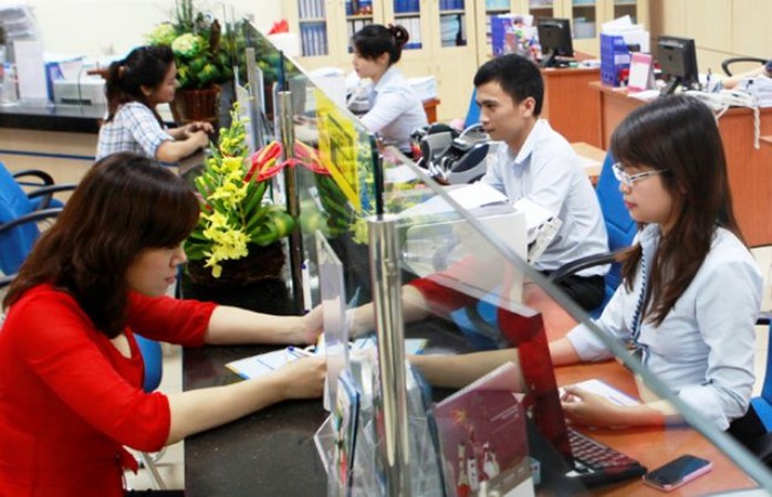 Giao dịch tại Ngân hàng TMCP Bảo Việt. (Ảnh: Đức Nam) Giao dịch tại Ngân hàng TMCP Bảo Việt. (Ảnh: Đức Nam)
