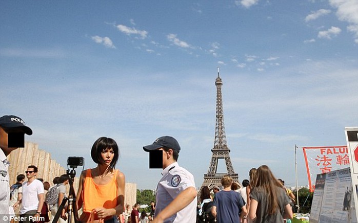 Nữ nghệ sĩ này bị cảnh sát bắt vì khoả thân gần tháp Eiffel