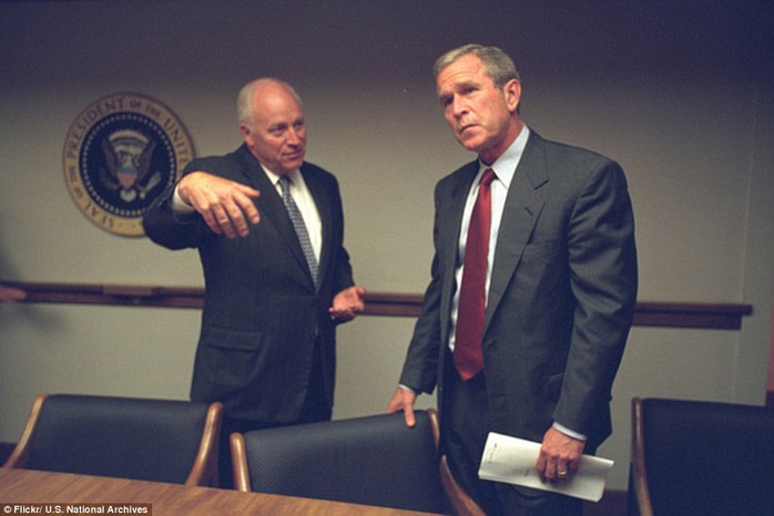 Ông Cheney kể lại vụ việc cho Tổng thống Bush