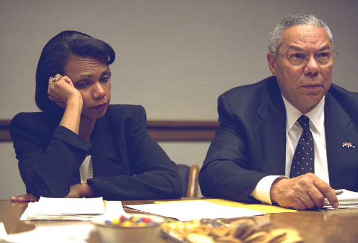 Bà Condoleezza Rice và ông Colin Powell – lúc đó là Bộ trưởng Ngoại giao – tại PEOC ở Washington trong những giờ sau vụ tấn công 11-9.