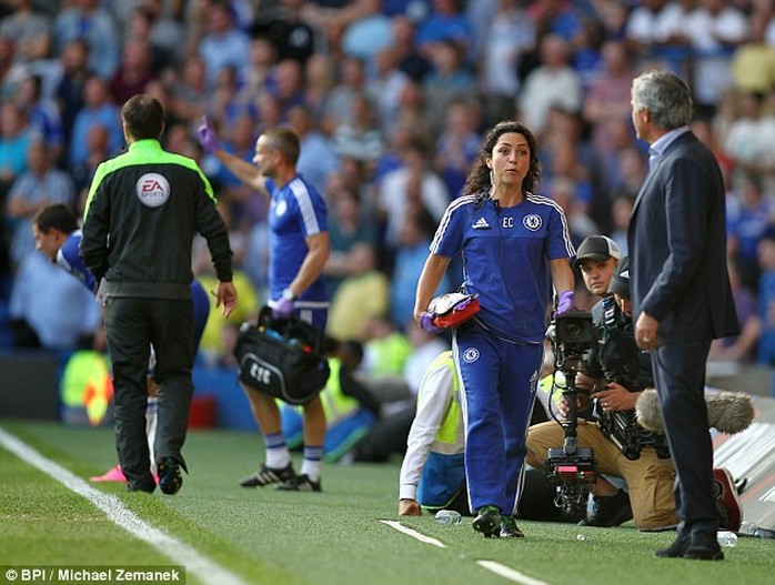 Carneiro được cho là đang kiện ông Mourinho ra tòa sau khi bị chửi rủa thậm tệ