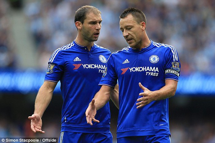 Ivanovic và Terry trong trận thua Man City ở vòng 2