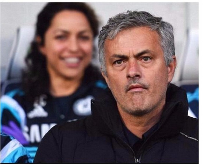 Nữ bác sĩ Carneiro tười cười sau vẻ mặt đau khổ của Mourinho