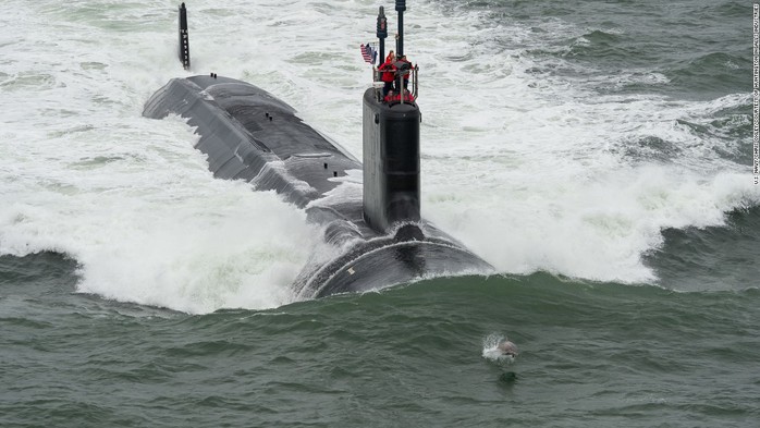 Tàu USS John Warner. Ảnh: CNN