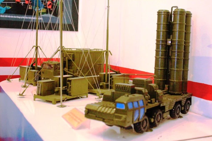 Tổ hợp tên lửa lửa phòng không S-300 PMU1 do Nga sản xuất, một trong những tên lửa chủ lực của lực lượng Quân đội nhân dân Việt Nam