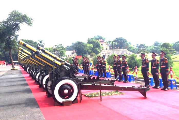 Nghi lễ bắn pháo mừng 70 năm Quốc khánh. Nhiệm vụ này do cán bộ, chiến sĩ Lữ đoàn Pháo binh Tất Thắng (Binh chủng Pháo binh) đảm nhiệm