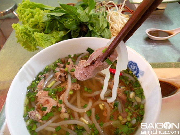 Một số quán bánh canh Trảng Bàng ở TP.HCM, vẫn trung thành với lối nấu truyền thống.