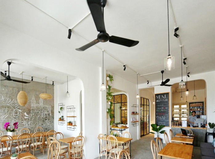 KTS Nguyễn Thanh Thế Viên (QA Think Architecture - Interiors) gửi gắm ý tưởng tạo một điểm đến thân thuộc cho mọi người thông qua nội thất gỗ bình dị. KTS Nguyễn Thanh Thế Viên (QA Think Architecture - Interiors) gửi gắm ý tưởng tạo một điểm đến thân thuộc cho mọi người thông qua nội thất gỗ bình dị.