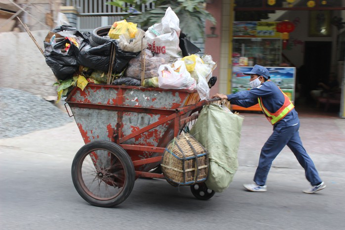 Công nhân môi trường đô thị làm việc cực nhọc nhưng không được hưởng quyền lợi chính đáng