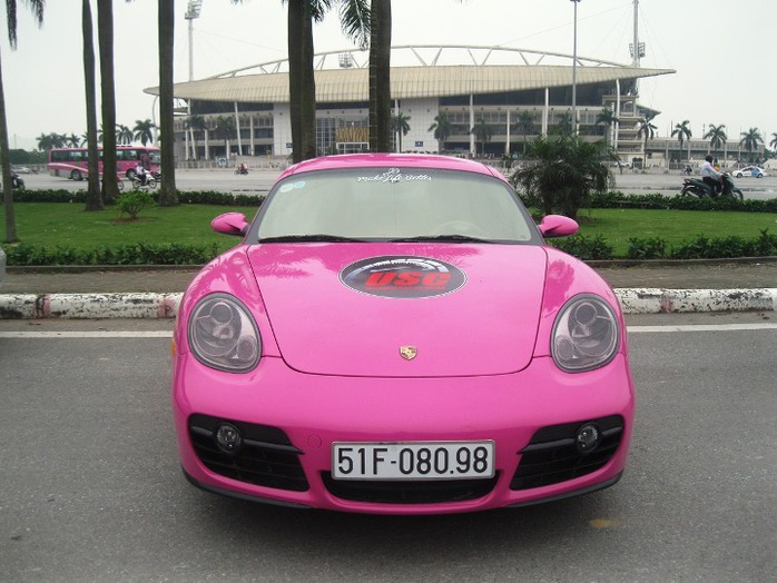 Chiếc Porsche Cayman màu hồng tím độc đáo
