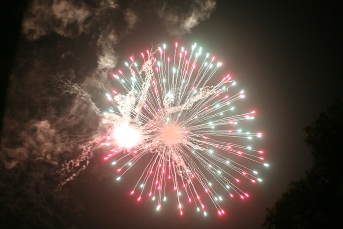 Màn pháo hoa rực sáng bầu trời Hà Nội mừng kỷ niệm Ngày giải phóng miền Nam, Thống nhất đất nước