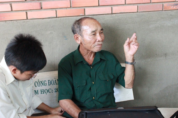 Cụ L&ecirc; Tuấn Anh đang kể về quyết định dự thi THPT quốc gia