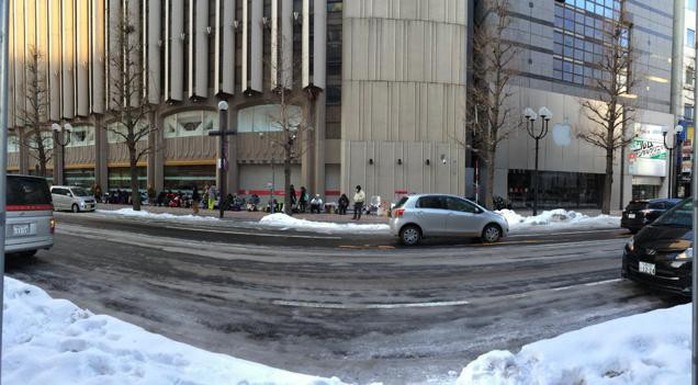 The Apple Store Line That Could Kill You. Literally. 