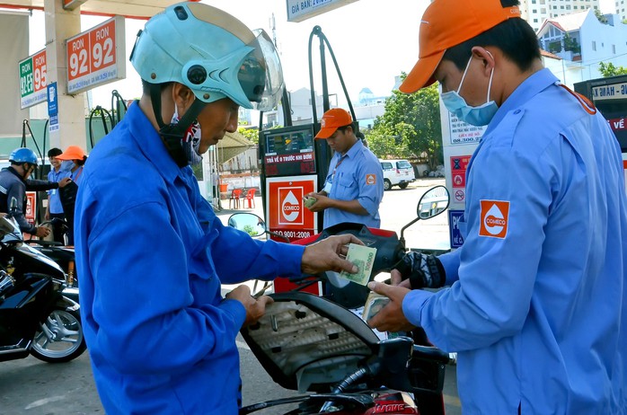 Sau thời gian giảm, giá xăng dầu có nguy cơ tăng trở lại   Ảnh: TẤN THẠNH