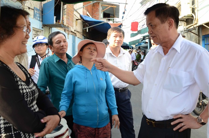 Theo Bí thư Thành ủy TP Đà Nẵng Trần Thọ (bên phải), họp hành nhiều thì sẽ không có thời gian tìm hiểu tâm tư, nguyện vọng của người dân Ảnh: HOÀNG DŨNG