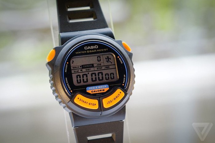 Từ năm 1991, model Casio JC-11 đã có thể theo dõi chuyển động, đếm số bước đi và tính toán lượng calo tiêu thụ - những tính năng phổ biến trên các smartwatch hiện nay.