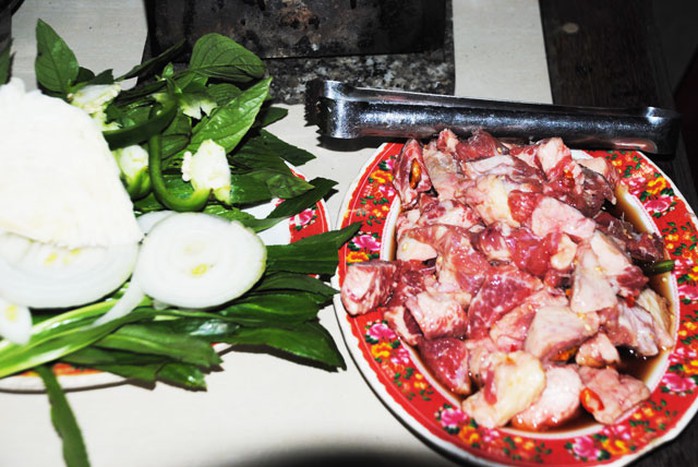 Gù bò được ướp theo công thức riêng, khi nướng có hương vị rất đặc biệt Gù bò được ướp theo công thức riêng, khi nướng có hương vị rất đặc biệt