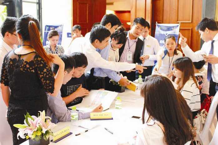 Cảnh chào bán một dự án bất động sản diễn ra ở Hà Nội. Ảnh: PHƯƠNG ANH Cảnh chào bán một dự án bất động sản diễn ra ở Hà Nội. Ảnh: PHƯƠNG ANH