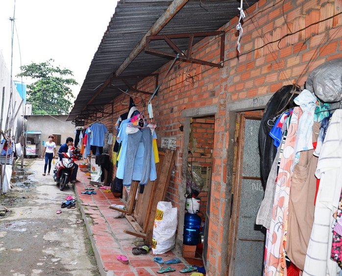 Một khu nhà trọ tạm bợ của công nhân tại xã Trung An, huyện Củ Chi, TP HCM Ảnh: NGUYỄN LUÂN
