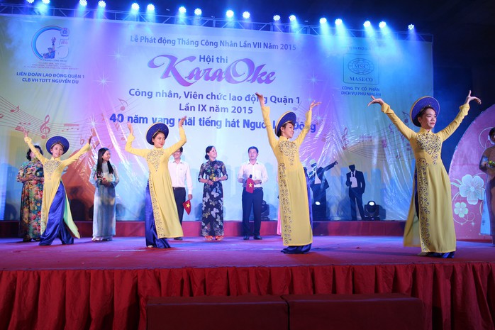 CNVC-LĐ tham gia hội thi karaoke do LĐLĐ quận 1, TP HCM tổ chức Ảnh: NGÂN HÀ