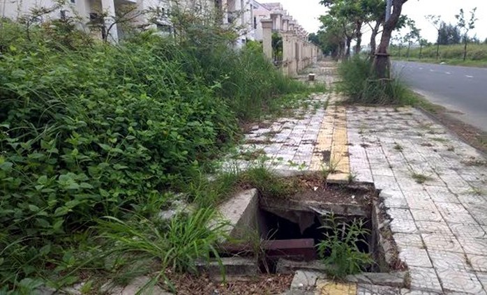Đà Nẵng, biệt thự ma, sông Hàn, biệt thự, thể thao, bỏ hoang, cỏ mọc, bầu Hiển, U 19, Đà-Nẵng, biệt-thự-ma, sông-Hàn, biệt-thự, thể-thao, bỏ-hoang, cỏ-mọc, bầu-Hiển
